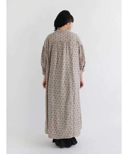 Samansa Mos2（サマンサ モスモス）の「スタンドネック切替ワンピース（ワンピース・レディース・イエロー/オレンジ/チャコール/キナリ・ﾌﾘ-）」の12枚目の写真