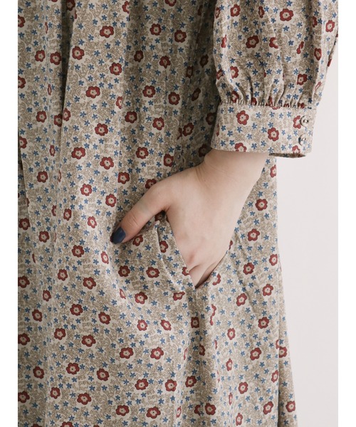 Samansa Mos2（サマンサ モスモス）の「スタンドネック切替ワンピース（ワンピース・レディース・イエロー/オレンジ/チャコール/キナリ・ﾌﾘ-）」の18枚目の写真