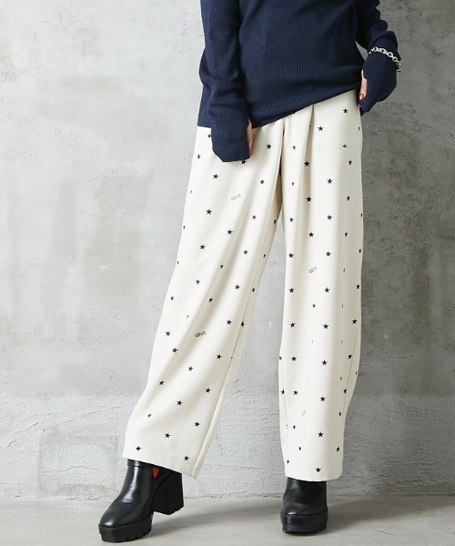GEVS.(ジェイヴィス)の「<大きいサイズ> 星プリントリラックスワイドパンツ GEVS.(その他パンツ・レディース・ライトベージュ/ブラック・3L/L/4L/LL/5L)」の1枚目の写真