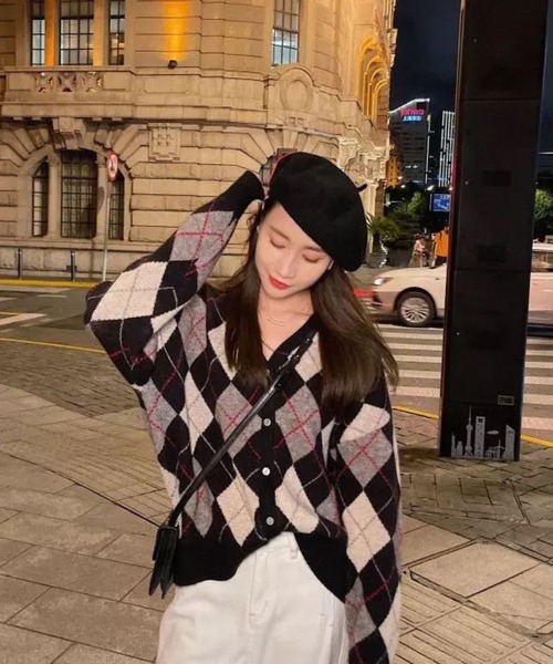 Auntie Rosa（アンティローザ）の「アーガイル柄ニットカーディガン（カーディガン/ボレロ・レディース・ブラック/ブラウン/ピンク/グリーン・FREE）」の2枚目の写真