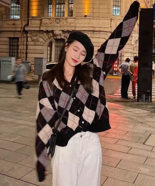 Auntie Rosa（アンティローザ）の「アーガイル柄ニットカーディガン（カーディガン/ボレロ・レディース・ブラック/ブラウン/ピンク/グリーン・FREE）」の8枚目の写真