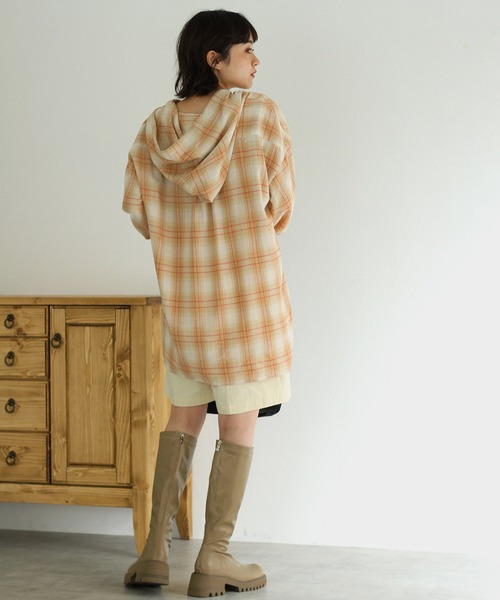 Crisp（クリスプ）の「チェックフーディーシャツ（シャツ/ブラウス・レディース・グレー/ベージュ・FREE）」の4枚目の写真