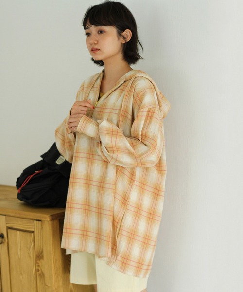 Crisp（クリスプ）の「チェックフーディーシャツ（シャツ/ブラウス・レディース・グレー/ベージュ・FREE）」の6枚目の写真