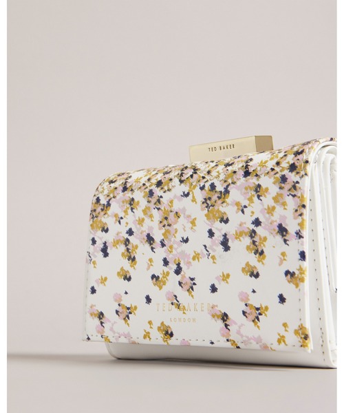 Ted Baker(テッドベーカー)の「RHUBY フラワープリント バブルパース(がま口タイプ/三つ折りサイフ)(財布・レディース・ナチュラル・O/S)」の6枚目の写真