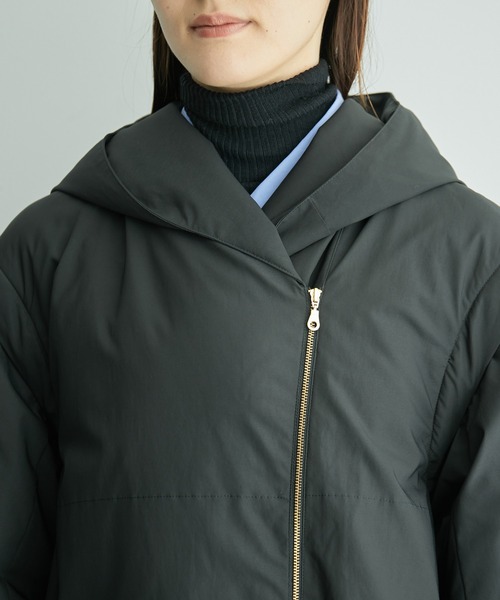 ROPE'（ロペ）の「【VERY12月号掲載】VERYモデル申真衣さんコラボ ダウンベスト＆コート（ダウンジャケット/コート・レディース・ブラック/ホワイト・38/36）」の4枚目の写真