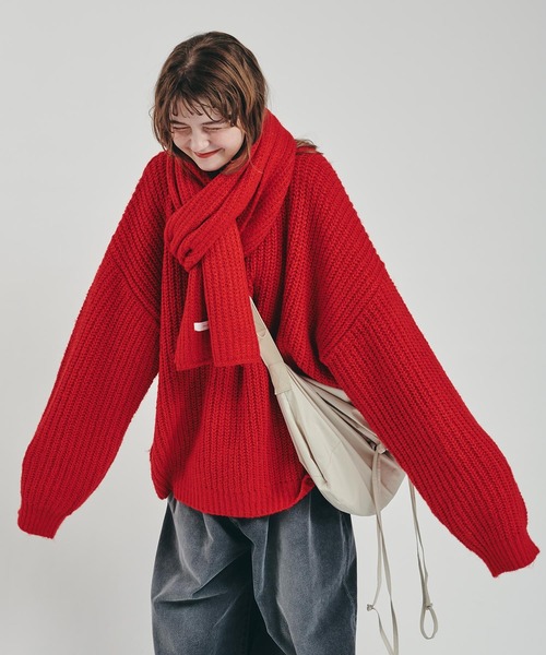 MUHET(ミュエータ)の「マフラー付きニットプルオーバー(ニット/セーター・レディース・マスタード/レッド/ライトベージュ・X-LARGE/MEDIUM)」の3枚目の写真