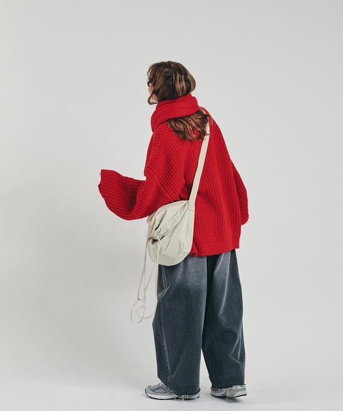 MUHET(ミュエータ)の「マフラー付きニットプルオーバー(ニット/セーター・レディース・マスタード/レッド/ライトベージュ・X-LARGE/MEDIUM)」の13枚目の写真