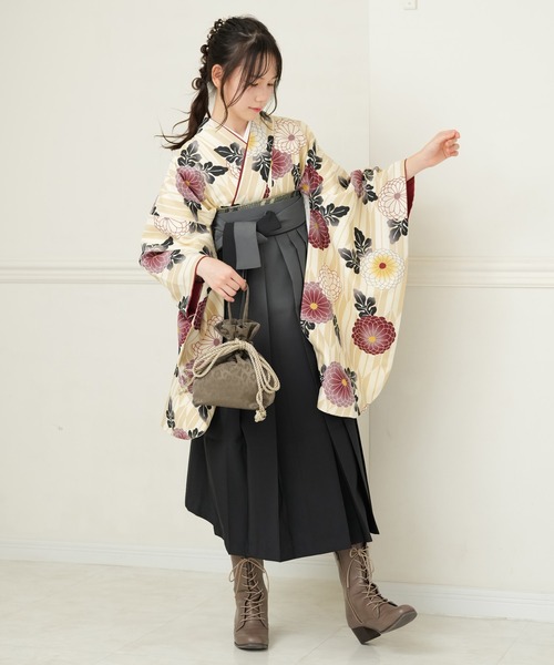 utatane(ウタタネ)の「ジュニア袴セット ニコアンティーク 矢絣とえんじ菊(着物・キッズ・ベージュ・SS/S)」の6枚目の写真
