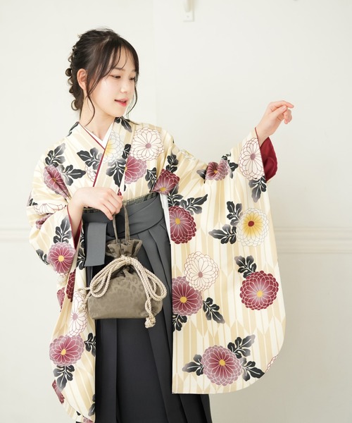 utatane(ウタタネ)の「ジュニア袴セット ニコアンティーク 矢絣とえんじ菊(着物・キッズ・ベージュ・SS/S)」の7枚目の写真