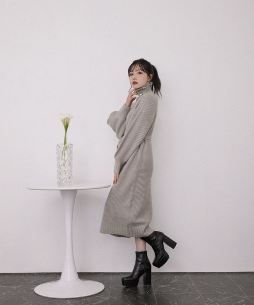 ANDGEEBEE(アンジービー)の「パールタートルニットワンピ(ワンピース・レディース・グレー/ブラック・MEDIUM)」の13枚目の写真