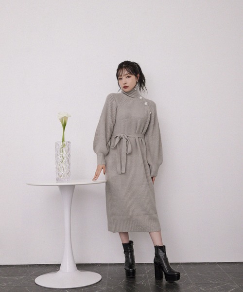 ANDGEEBEE(アンジービー)の「パールタートルニットワンピ(ワンピース・レディース・グレー/ブラック・MEDIUM)」の18枚目の写真