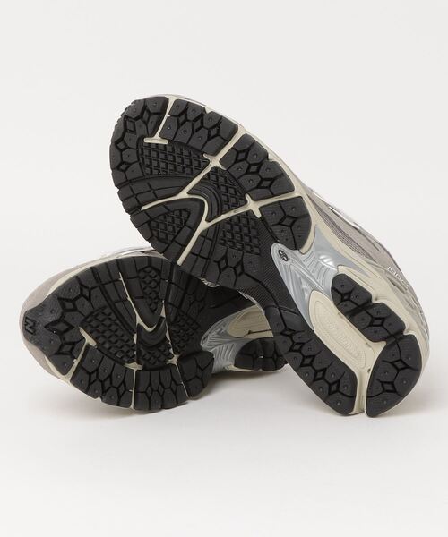 NEW BALANCE（ニューバランス）の「M1906R（スニーカー・メンズ・ブラック/グレー・23.0cm/29.0cm/26.5cm/28.0cm/22.5cm/24.0cm/25.0cm/26.0cm/27.5cm/23.5cm/27.0cm/24.5cm/25.5cm/28.5cm）」の8枚目の写真