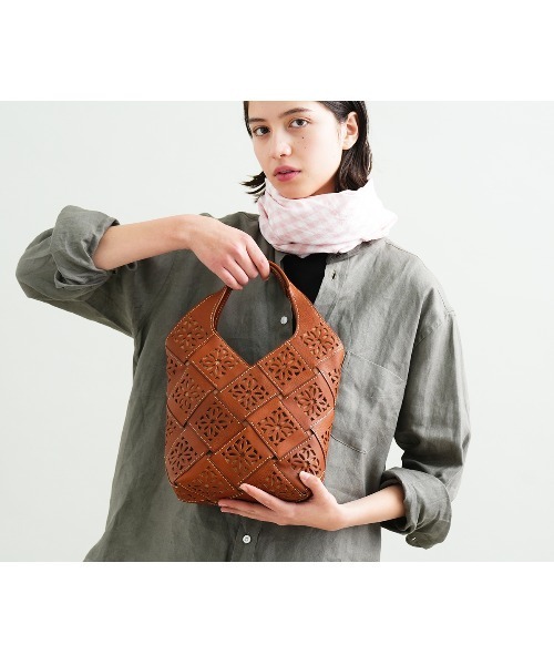 genten（ゲンテン）の「サステナブルカットワーク トートバッグ（中）（トートバッグ・レディース・ブラック/ダークブラウン/ブラウン・FREE）」の12枚目の写真