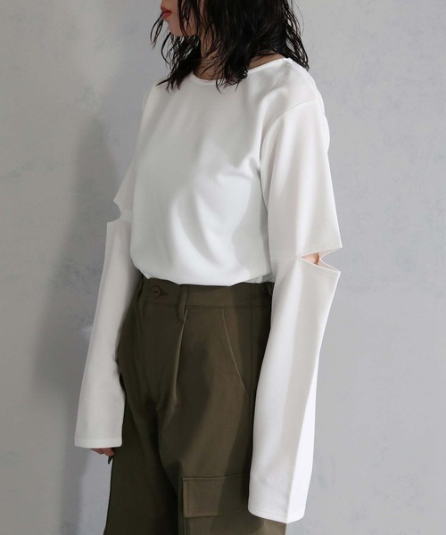 cheriella(シェリエラ)の「【cheriella】WEB限定ジョーゼットカットアウトロンT(Tシャツ/カットソー・レディース・オフホワイト/ブルー/ブラック/カーキ・M)」の21枚目の写真
