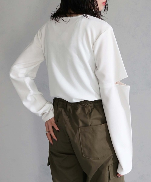 cheriella(シェリエラ)の「【cheriella】WEB限定ジョーゼットカットアウトロンT(Tシャツ/カットソー・レディース・オフホワイト/ブルー/ブラック/カーキ・M)」の22枚目の写真