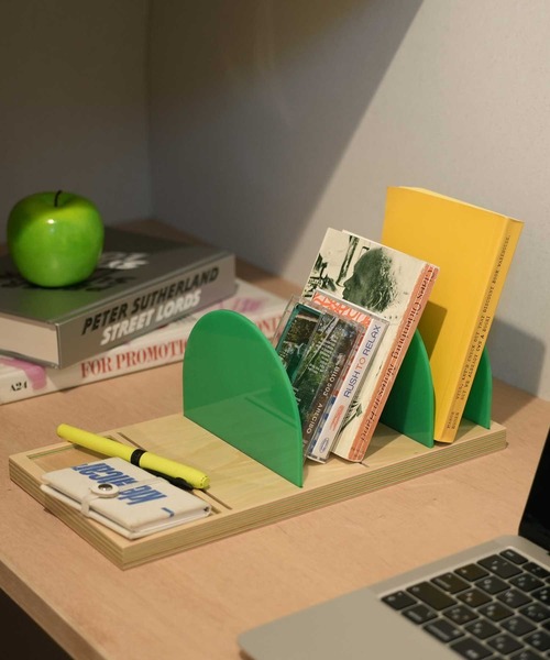 HIGHTIDE(ハイタイド)の「New Edition Furniture Book Stand ニューエディションファニチャー ブックスタンド ブックエンド 本立て(収納グッズ・レディース・オレンジ/グリーン・FREE)」の6枚目の写真