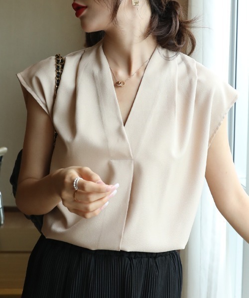 Coo+i(クーイ)の「胸元タックフレンチスリーブブラウス ノースリーブブラウス(シャツ/ブラウス・レディース・ベージュ/モカ/ピンク/ブラック/ネイビー/ブラック系その他/ホワイト/ホワイト系その他/グレー・L/M/XL)」の14枚目の写真