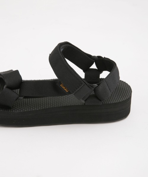 Teva(テバ)の「Teva/MIDFORM UNIVERSAL(サンダル・レディース・ベージュ/ブラック・23/22/25/24)」の14枚目の写真