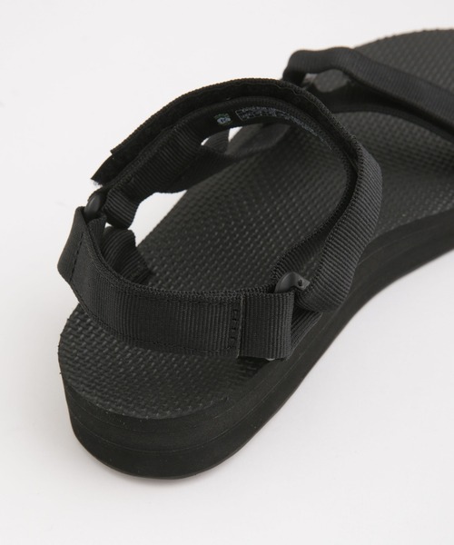 Teva(テバ)の「Teva/MIDFORM UNIVERSAL(サンダル・レディース・ベージュ/ブラック・23/22/25/24)」の15枚目の写真