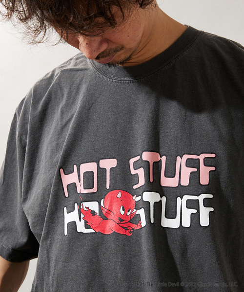JOURNAL STANDARD relume(ジャーナルスタンダード レリューム)の「【HOT STUFF × relume】別注 ロゴTシャツ(Tシャツ/カットソー・メンズ・ブラック/ホワイト/ホワイト系その他/ブラック系その他/ライトグレー・MEDIUM/LARGE)」の3枚目の写真