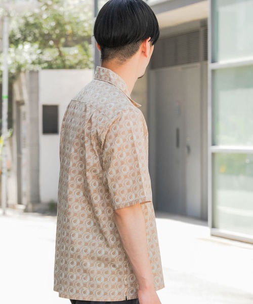 URBAN RESEARCH ROSSO MEN(アーバンリサーチロッソメン)の「ジオメトリック柄オープンカラー半袖シャツ(シャツ/ブラウス・メンズ・ブルー/ベージュ・LARGE/MEDIUM)」の21枚目の写真