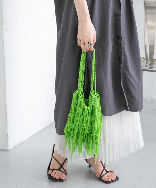 KBF（ケイビーエフ）の「フリンジニットBAG（ハンドバッグ・レディース・ブラック/ベージュ/グリーン・ONE）」の3枚目の写真