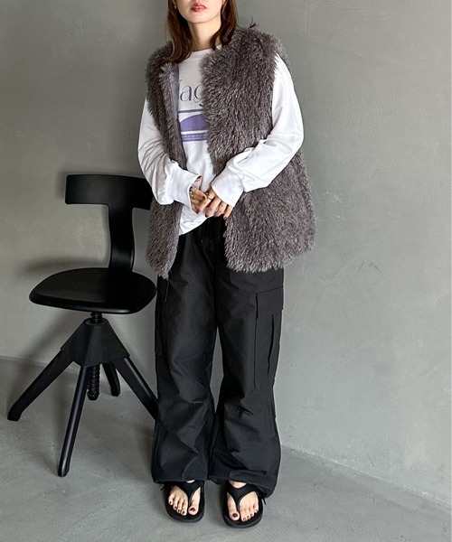 feepur（フェピュール）の「フェイクシープファーベスト（ベスト・レディース・グレー/ブラック/アイボリー・MEDIUM）」の10枚目の写真