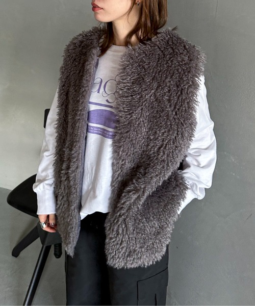 feepur（フェピュール）の「フェイクシープファーベスト（ベスト・レディース・グレー/ブラック/アイボリー・MEDIUM）」の12枚目の写真