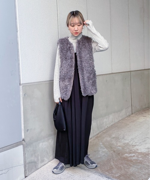 feepur（フェピュール）の「フェイクシープファーベスト（ベスト・レディース・グレー/ブラック/アイボリー・MEDIUM）」の17枚目の写真