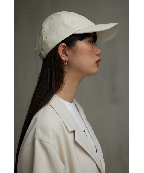 AZUL by moussy(アズールバイマウジー)の「フェイクレザーキャップ(ハット・レディース・ブラック/アイボリー・FREE)」の1枚目の写真