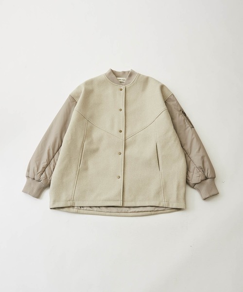 CUBE SUGAR（キューブシュガー）の「キルティング×フェイクメルトン袖切替MA-1ジャケット（MA-1・レディース・カーキ/グレイッシュベージュ/スミクロ・M）」の4枚目の写真