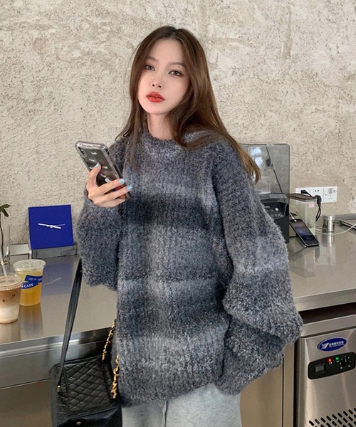 Doula Doula（ドゥーラドゥーラ）の「オーバーサイズグラデーションニット（ニット/セーター・レディース・グレー/ブラウン/パープル/ピンク/ブルー/オレンジ/キャメル・FREE）」の16枚目の写真