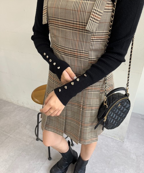 one after another NICE CLAUP(ワンアフターアナザーナイスクラップ)の「プリーツミニジャンスカ(ジャンパースカート・レディース・チェック/ブラック/グレイッシュベージュ・FREE)」の8枚目の写真