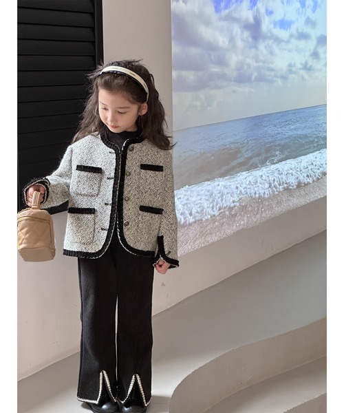 Bee des Bee(ビーデスビー)の「ステッチ配色ジャケット(ノーカラージャケット・キッズ・アイボリー系・110cm/140cm/100cm/120cm/130cm)」の2枚目の写真