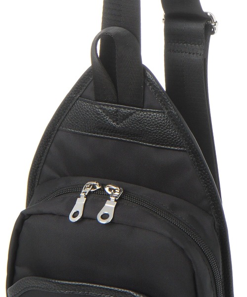 LAKOLE（ラコレ）の「縦型CBボディBAG / 991661（ボディバッグ/ウエストポーチ・メンズ・ネイビー/ブラック/チャコールグレー・FREE）」の11枚目の写真