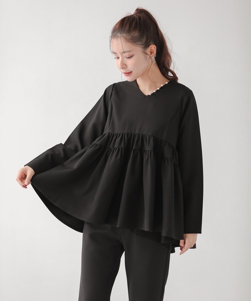 Fit more（フィットモア）の「【ZOZO限定カラー】Vネックパールギャザーフレアトップス（シャツ/ブラウス・レディース・ブラック/ネイビー/ピンク/ブルーグレー・FREE）」の5枚目の写真