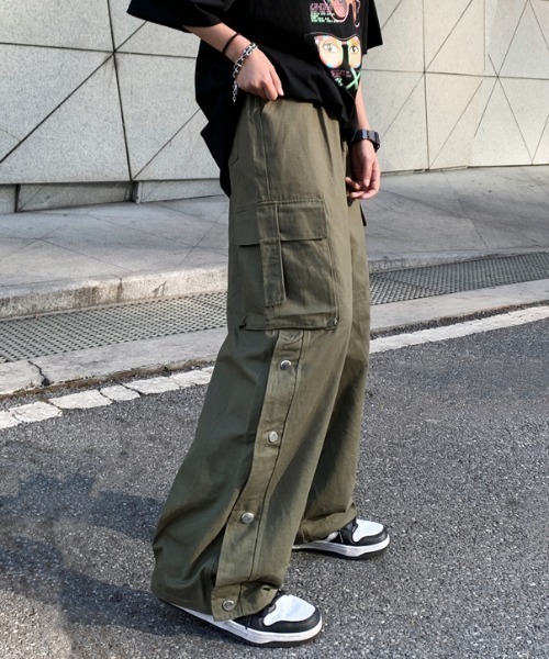 GEMEDA(ジェメダ)の「裾ボタンカーゴパンツ(カーゴパンツ・レディース・ブラック/ベージュ/カーキ・S/M)」の5枚目の写真
