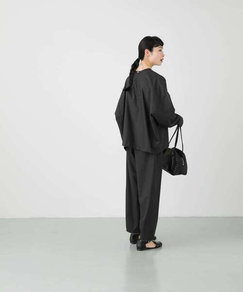 かぐれ（カグレ）の「クルーネックワイドプルオーバーブラウス（シャツ/ブラウス・レディース・チャコールグレー/ブラック・FREE）」の12枚目の写真