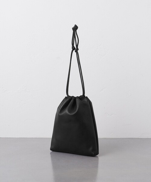 UNITED ARROWS（ユナイテッドアローズ）の「UNFINISHED LEATHER/巾着バッグ（ショルダーバッグ・メンズ・ブラック・FREE）」の15枚目の写真