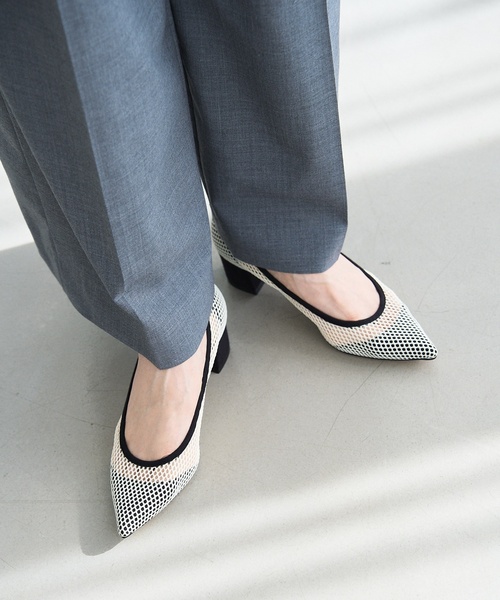 LE TALON(ルタロン)の「《追加》4.5cmポインテッドネットパンプス(パンプス・レディース・アイボリー/ネイビー/ゴールド/ブラック×ブラック・21.5/22cm/22.5cm/23cm/23.5cm/24cm/24.5cm/25cm/25.5cm/21)」の6枚目の写真