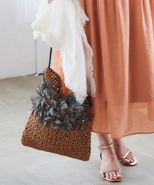 le.coeur blanc（ルクールブラン）の「ペーパーリボンショルダー（ショルダーバッグ・レディース・グレー/ブラック・FREE）」の4枚目の写真