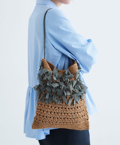 le.coeur blanc（ルクールブラン）の「ペーパーリボンショルダー（ショルダーバッグ・レディース・グレー/ブラック・FREE）」の6枚目の写真