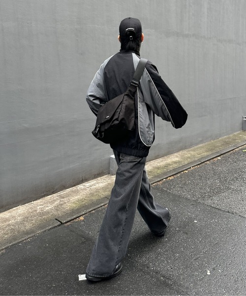 COLONY 2139(コロニートゥーワンスリーナイン)の「WEB限定 / 撥水メッセンジャーバッグ(ショルダーバッグ・メンズ・ブラック・FREE)」の4枚目の写真