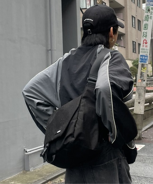 COLONY 2139(コロニートゥーワンスリーナイン)の「WEB限定 / 撥水メッセンジャーバッグ(ショルダーバッグ・メンズ・ブラック・FREE)」の5枚目の写真