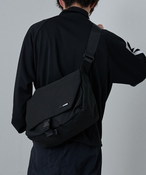 COLONY 2139(コロニートゥーワンスリーナイン)の「WEB限定 / 撥水メッセンジャーバッグ(ショルダーバッグ・メンズ・ブラック・FREE)」の16枚目の写真