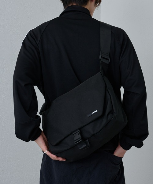 COLONY 2139(コロニートゥーワンスリーナイン)の「WEB限定 / 撥水メッセンジャーバッグ(ショルダーバッグ・メンズ・ブラック・FREE)」の18枚目の写真
