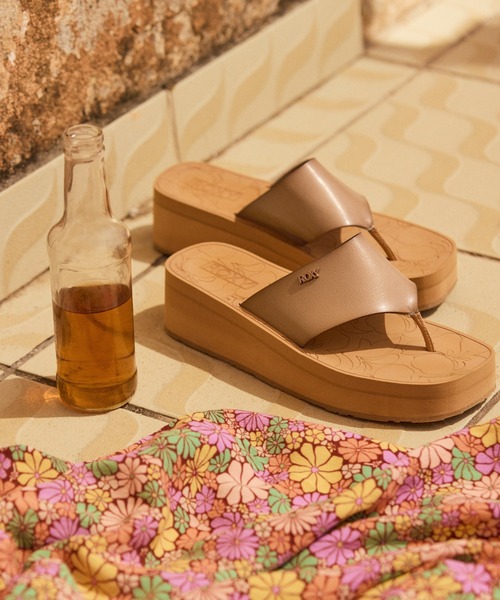 ROXY（ロキシー）の「SUNSET DREAMS/ロキシー厚底サンダル（サンダル・レディース・ベージュ・25cm/24cm/23cm）」の6枚目の写真