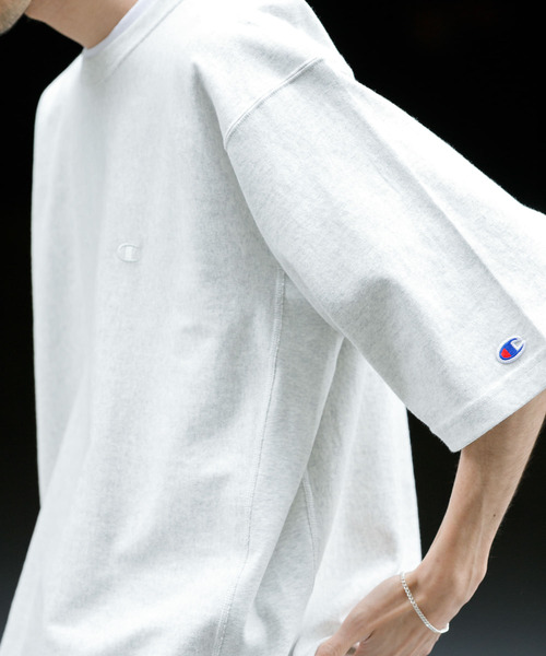 Champion(チャンピオン)の「『別注』Champion×UR Relax Sleeve T-shirts(Tシャツ/カットソー・メンズ・ホワイト/グリーン/バーガンディー/ベージュ/オートミール/ネイビー・MEDIUM/LARGE/X-LARGE)」の4枚目の写真