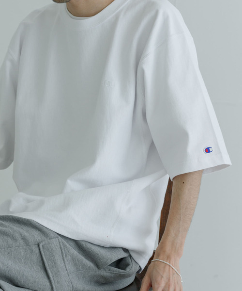 Champion(チャンピオン)の「『別注』Champion×UR Relax Sleeve T-shirts(Tシャツ/カットソー・メンズ・ホワイト/グリーン/バーガンディー/ベージュ/オートミール/ネイビー・MEDIUM/LARGE/X-LARGE)」の2枚目の写真