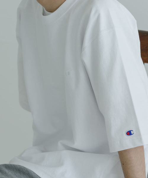 Champion(チャンピオン)の「『別注』Champion×UR Relax Sleeve T-shirts(Tシャツ/カットソー・メンズ・ホワイト/グリーン/バーガンディー/ベージュ/オートミール/ネイビー・MEDIUM/LARGE/X-LARGE)」の7枚目の写真